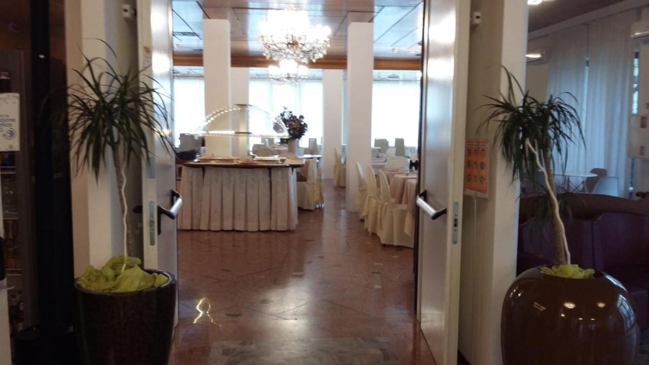 Hotel Spiaggia Marconi Rimini Ngoại thất bức ảnh